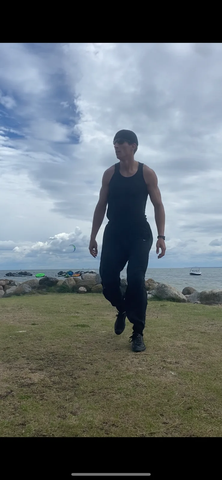 Marsz przy brzegu — trening w plenerze